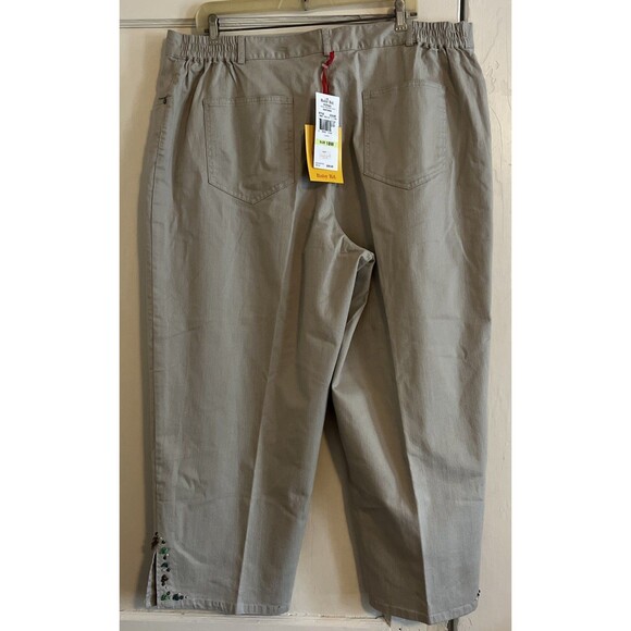 Ruby Rd Capri Pants Women’s 18W Beige Stretch Embellished Leg Semi Elastic Waist - Picture 2 of 11
